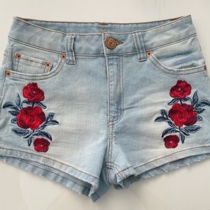 Almost Famous High waisted shorts